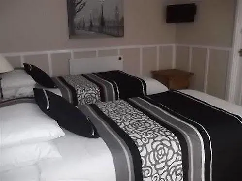 Отель Edwardian House Bed And Breakfast Редкар