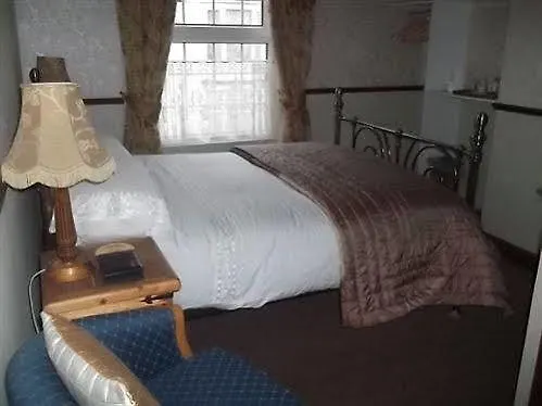 Edwardian House Bed And Breakfast Редкар
