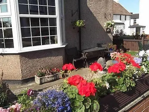 Edwardian House Bed And Breakfast Редкар